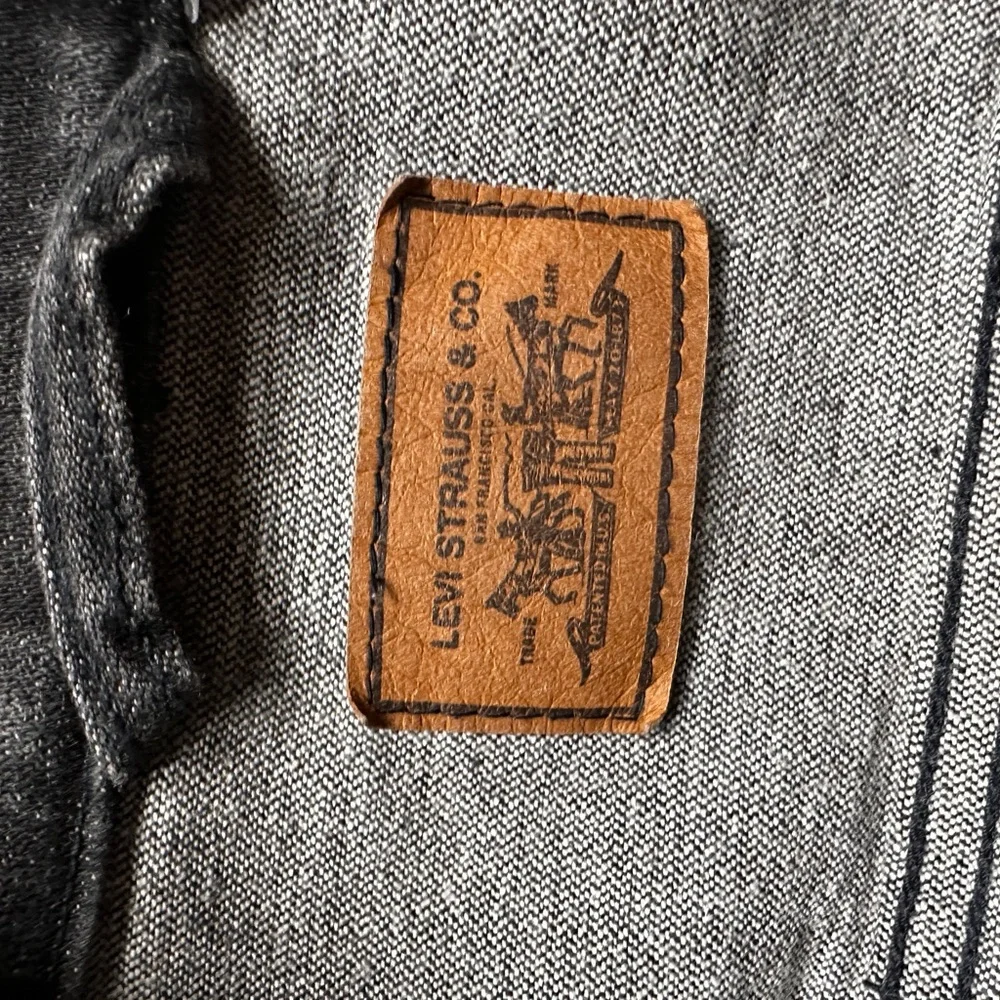 Levi’s faded Black Denim jacket. - Picture 3 of 7
